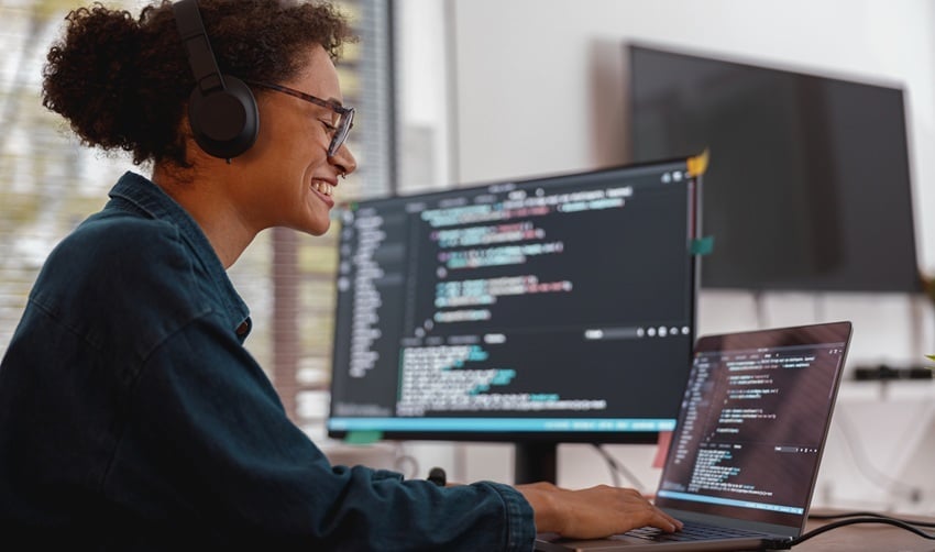 Avoid IT project pitfalls like scope creep & budget overruns. Learn lifecycle tactics, full stack & application development strategies.